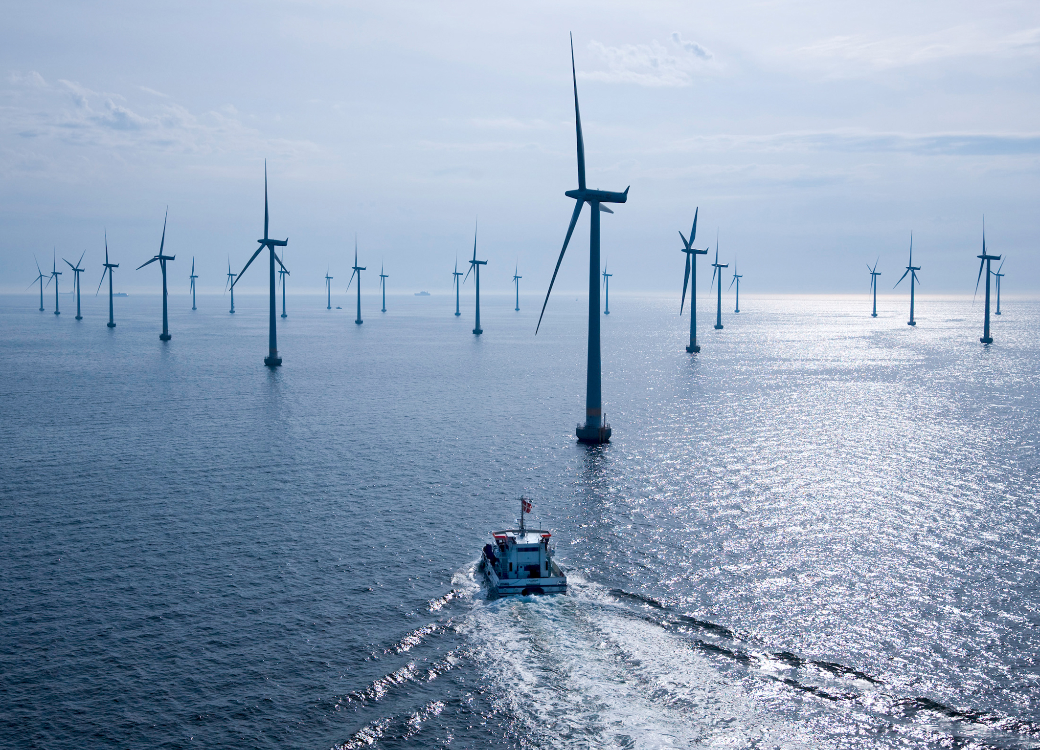 Offshore-Windpark Lillgrund - Serviceschiff auf dem Weg zum Windpark / Lillgrund Offshore Wind Farm - Service ship en route to the wind farm